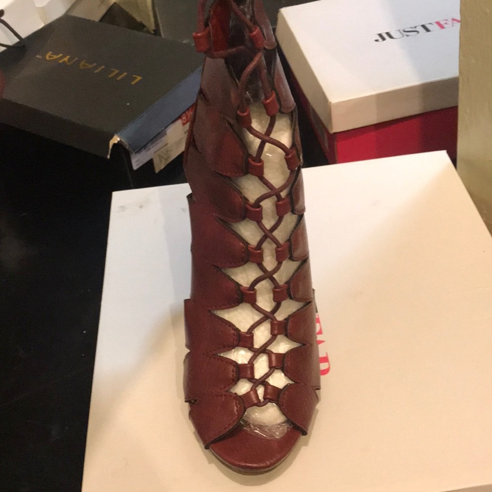 Caged boots - Picture 2 of 2